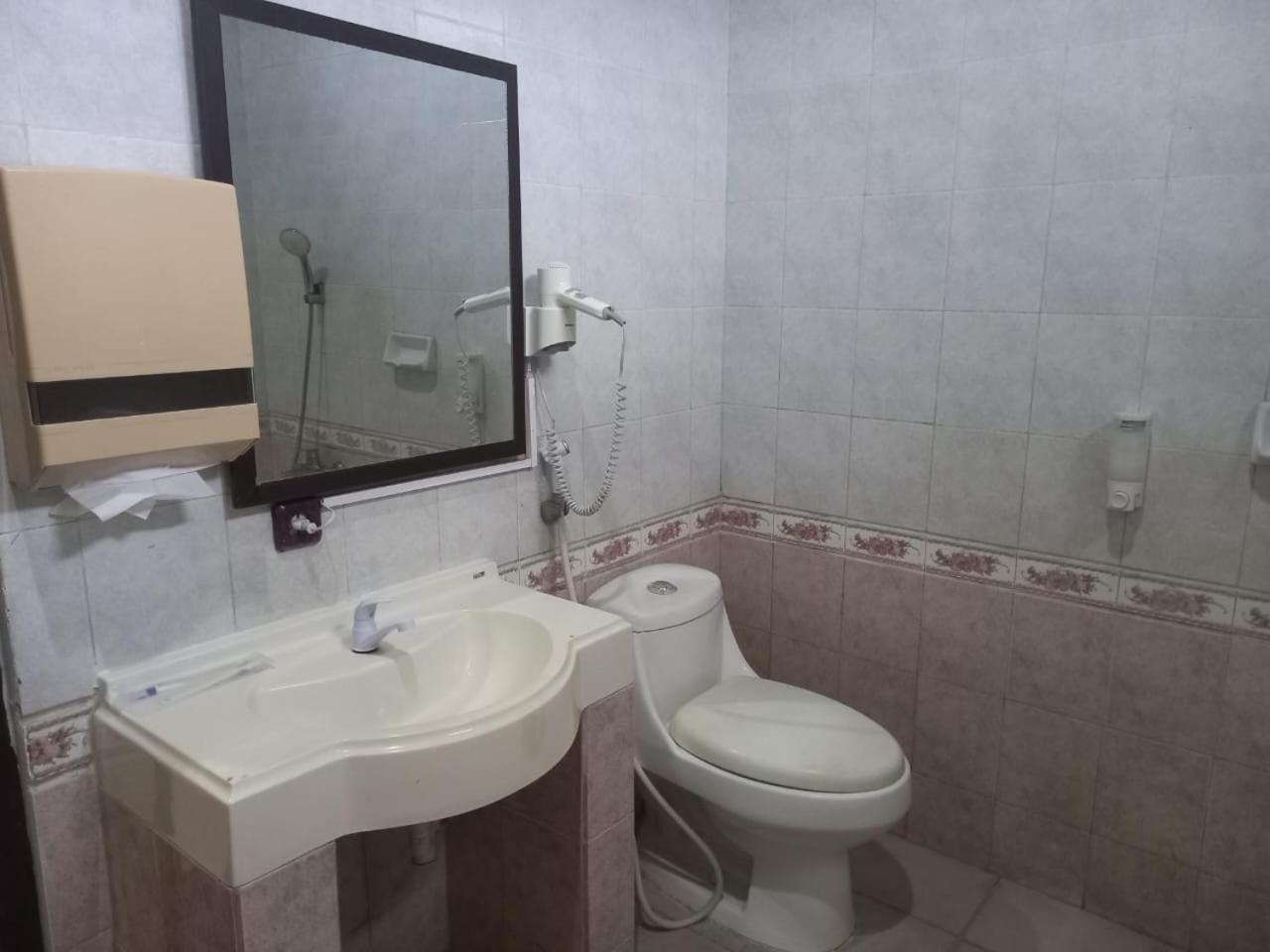 Urbanview Hotel Dedy Jaya Brebes Bagian luar foto