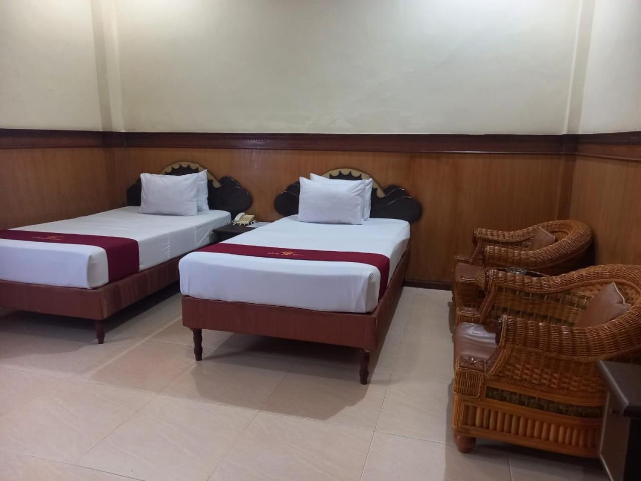 Urbanview Hotel Dedy Jaya Brebes Bagian luar foto