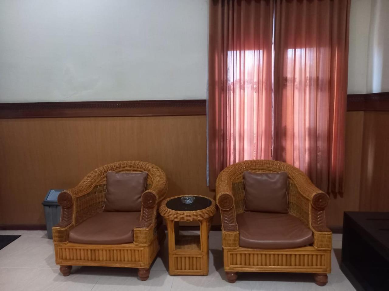 Urbanview Hotel Dedy Jaya Brebes Bagian luar foto
