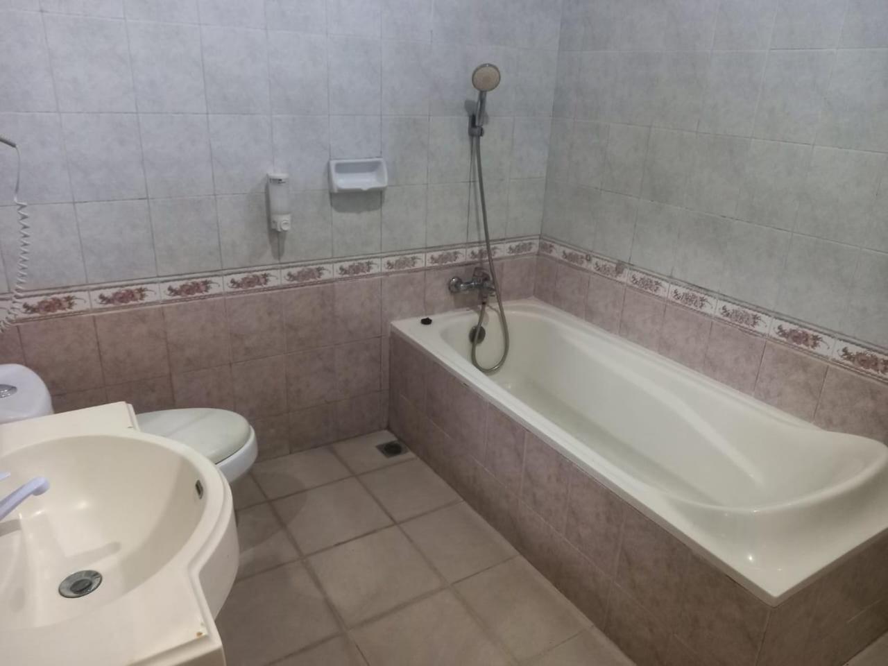 Urbanview Hotel Dedy Jaya Brebes Bagian luar foto