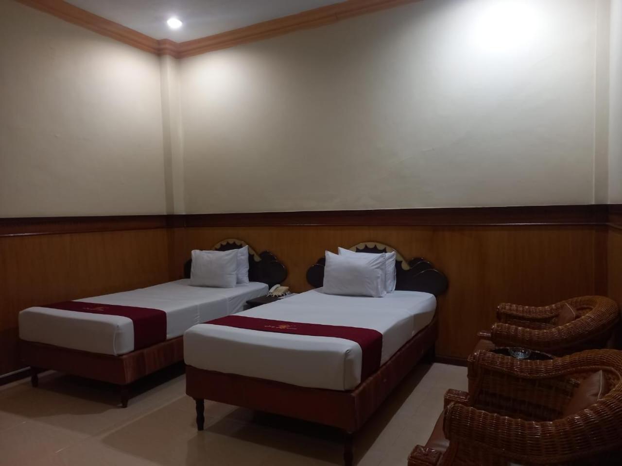 Urbanview Hotel Dedy Jaya Brebes Bagian luar foto