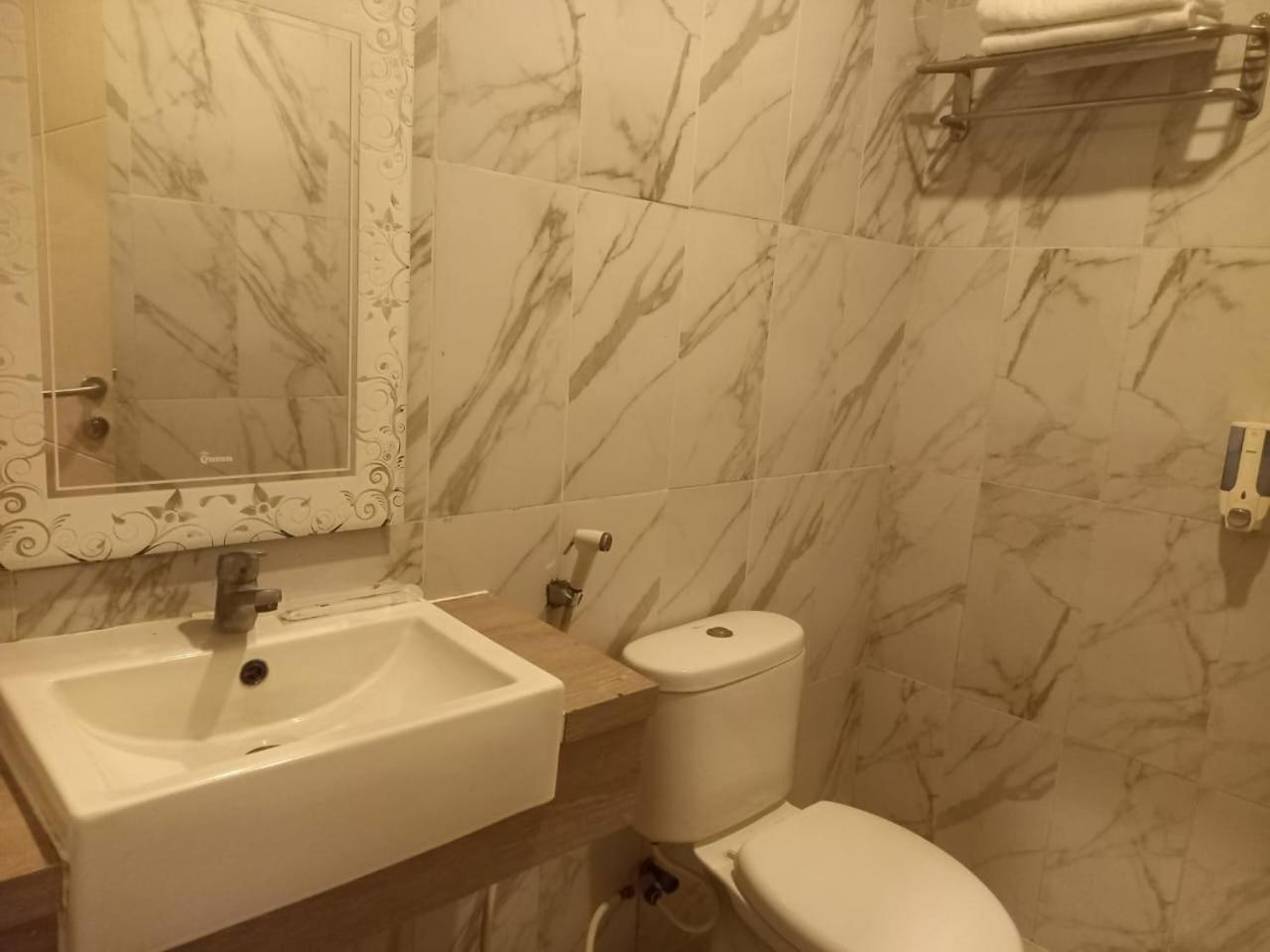 Urbanview Hotel Dedy Jaya Brebes Bagian luar foto