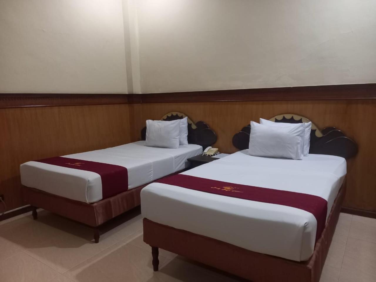 Urbanview Hotel Dedy Jaya Brebes Bagian luar foto