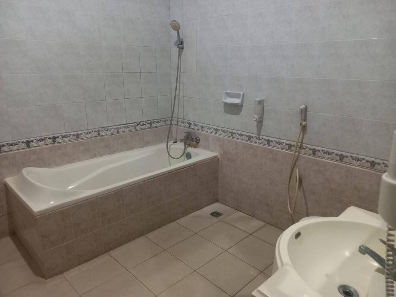 Urbanview Hotel Dedy Jaya Brebes Bagian luar foto