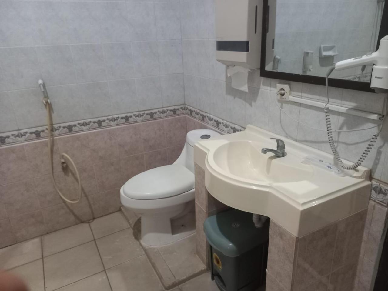 Urbanview Hotel Dedy Jaya Brebes Bagian luar foto