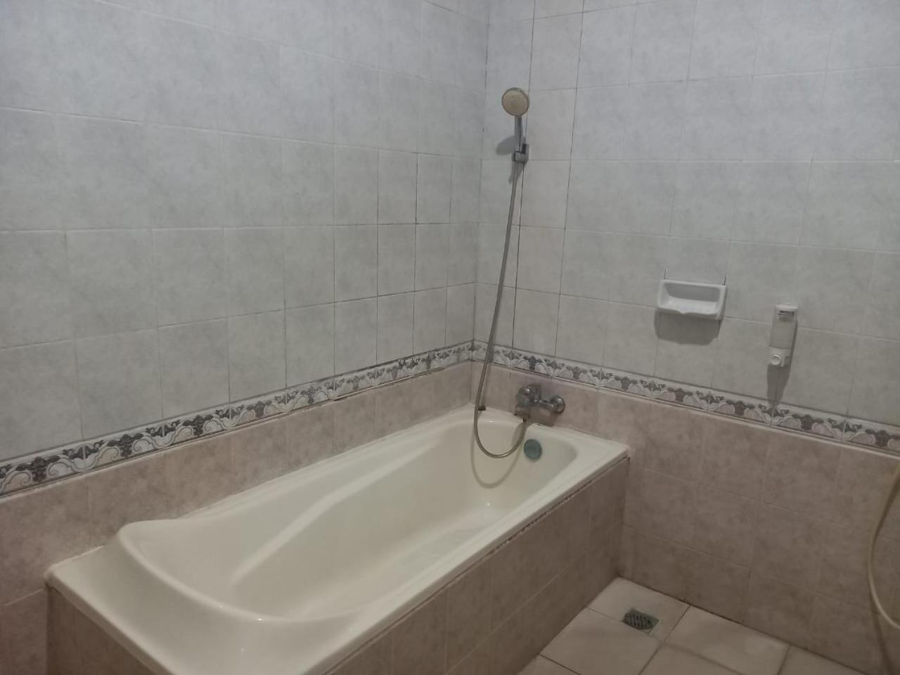 Urbanview Hotel Dedy Jaya Brebes Bagian luar foto