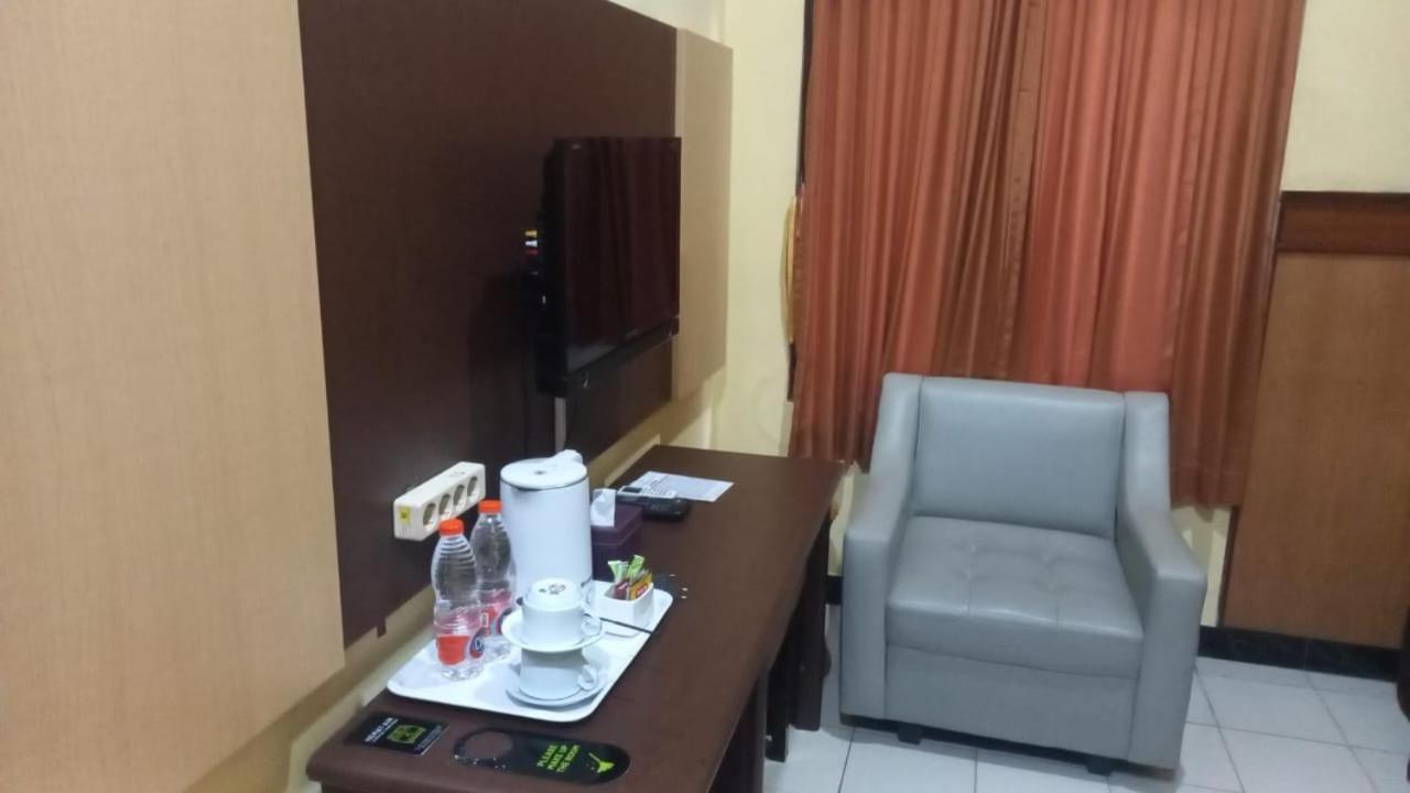 Urbanview Hotel Dedy Jaya Brebes Bagian luar foto