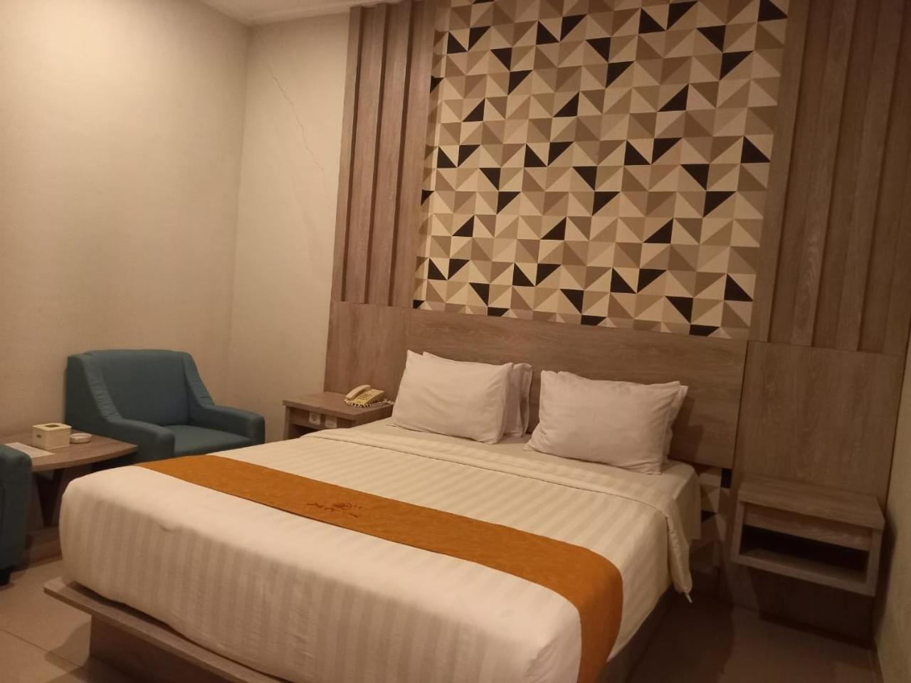 Urbanview Hotel Dedy Jaya Brebes Bagian luar foto