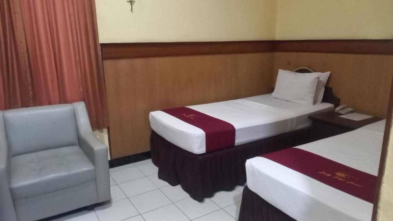 Urbanview Hotel Dedy Jaya Brebes Bagian luar foto