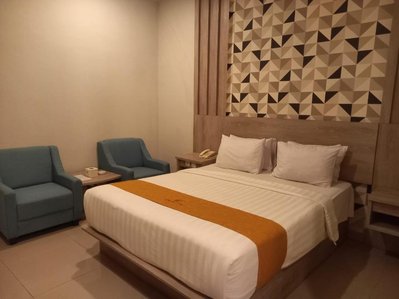 Urbanview Hotel Dedy Jaya Brebes Bagian luar foto