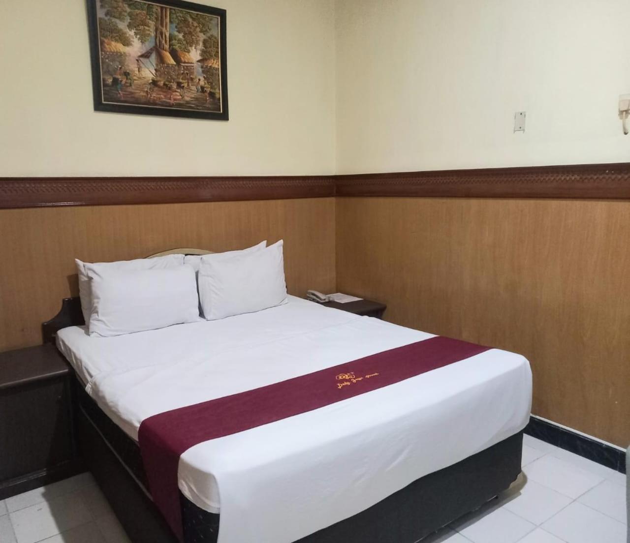 Urbanview Hotel Dedy Jaya Brebes Bagian luar foto