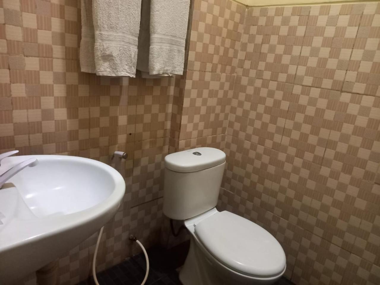 Urbanview Hotel Dedy Jaya Brebes Bagian luar foto